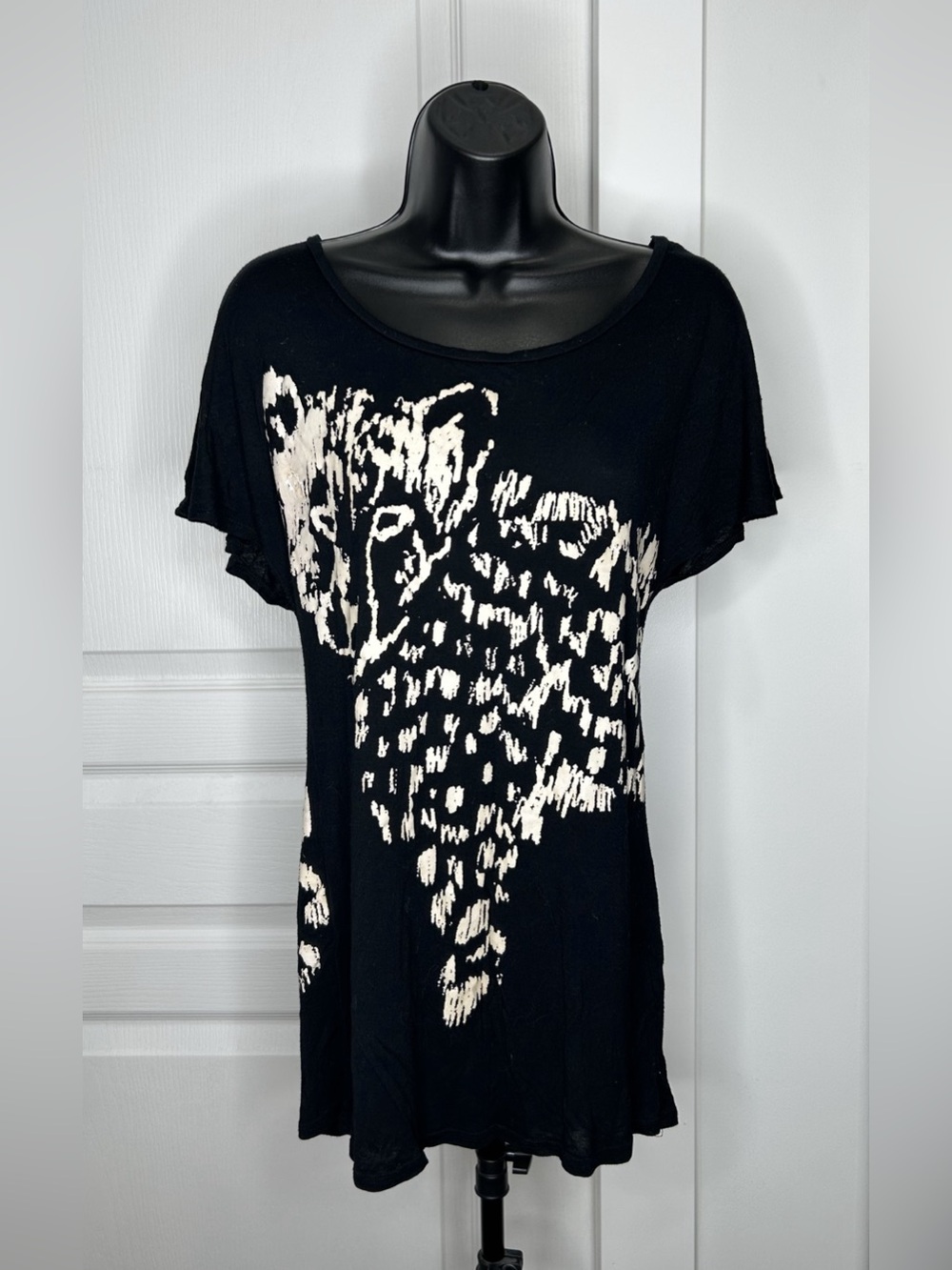 Le Chateau Cheetah print tee shirt